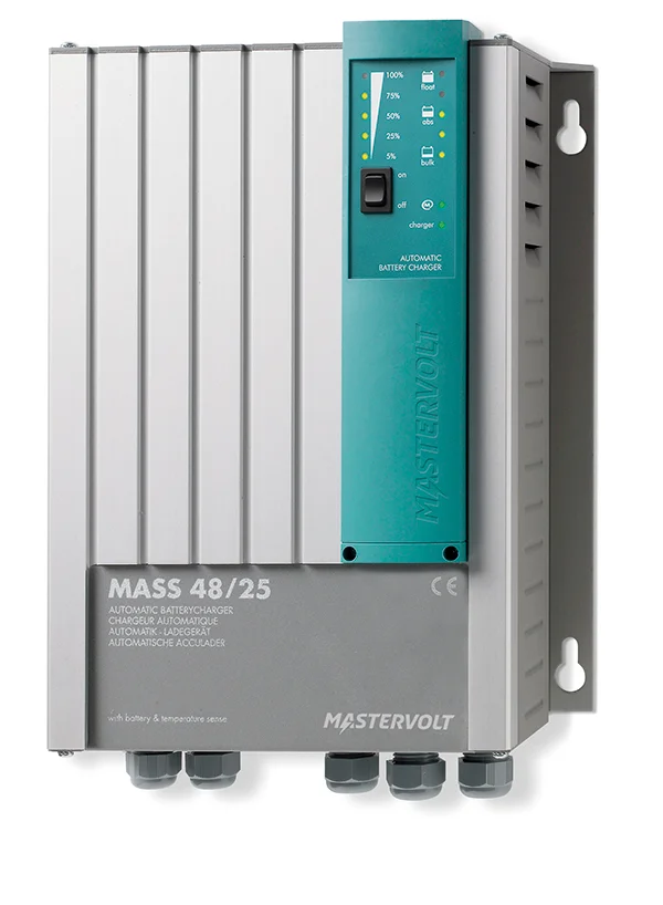 Mastervolt Mass 48/25 Batterieladegerät zur automatischen Ladung von Bord- und Antriebsbatterien.