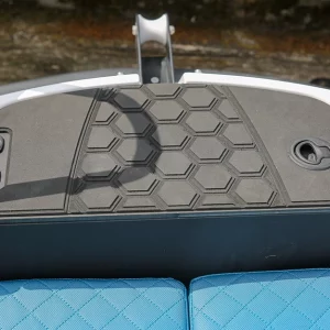 Geschlossener Stauraum im Bug der Coaster 515 SC