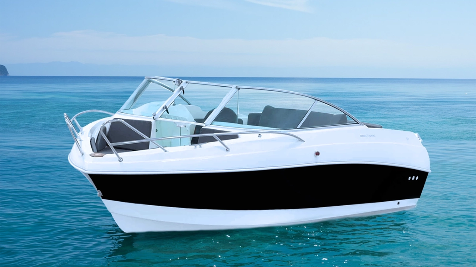 Coaster 600 BR Motorboot auf ruhigem Wasser