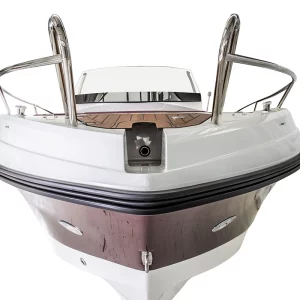 Heckansicht der Coaster 640 Sundeck mit Badeplattform und Edelstahl-Badeleiter