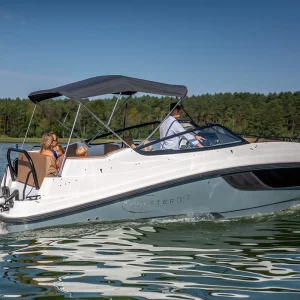 Coaster DC7 mit Bimini bei gemütlicher Fahrt auf dem See