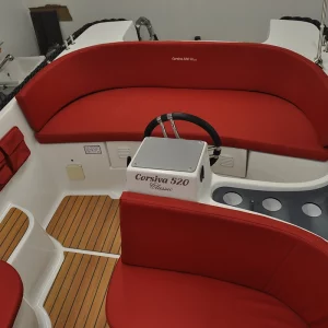 Übersicht des Cockpits mit Steuerstand der Corsiva 520 Classic.