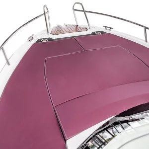 Große Sonnenliege auf dem Bug der Coaster 640 Sundeck