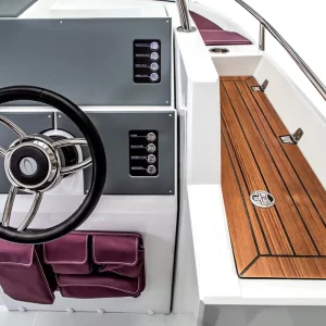 Lenkrad und Armaturen der Coaster 640 Sundeck